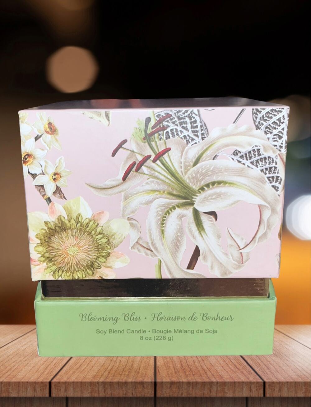 NIB! Bella Lux BB INTL Blooming Bliss Soy Blend 8oz Candle in Gift Box